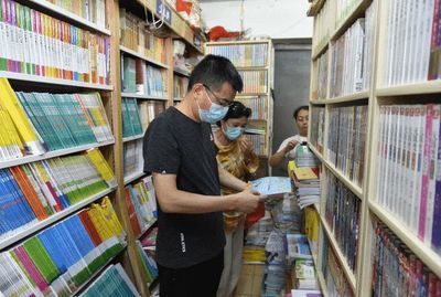 多部門聯(lián)動(dòng)凈化文化生態(tài) 荊州區(qū)校園周邊文化環(huán)境清查行動(dòng)紀(jì)實(shí)
